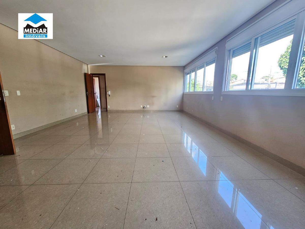 Prédio, Jaraguá, 8 Quartos, 10 Vagas, 4 Suítes