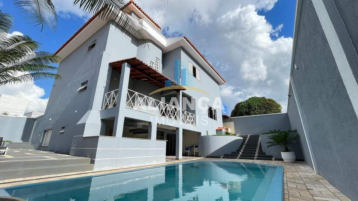 Casa, Centro, 4 Quartos, 2 Vagas, 3 Suítes