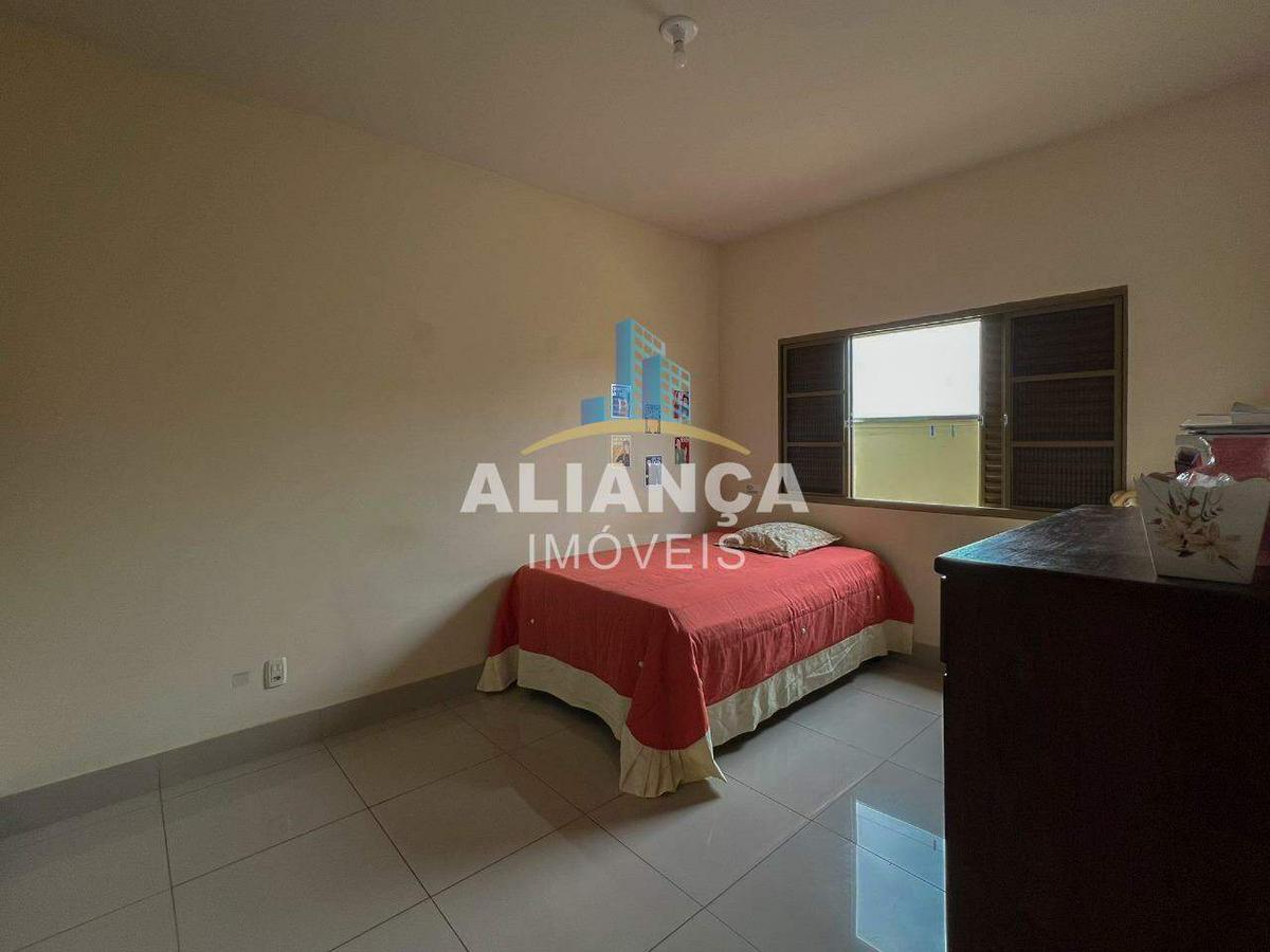 Casa, Centro, 4 Quartos, 1 Vaga, 1 Suíte