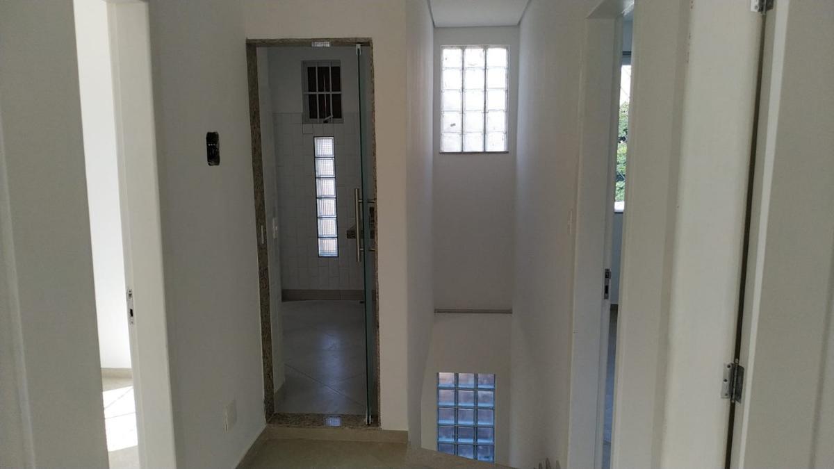 Casa Comercial, Barro Preto, 8 Quartos, 4 Vagas