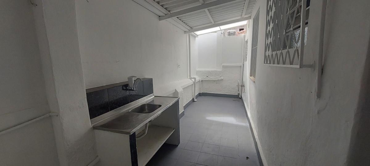 Casa Comercial, Prado, 1 Quarto, 0 Vaga