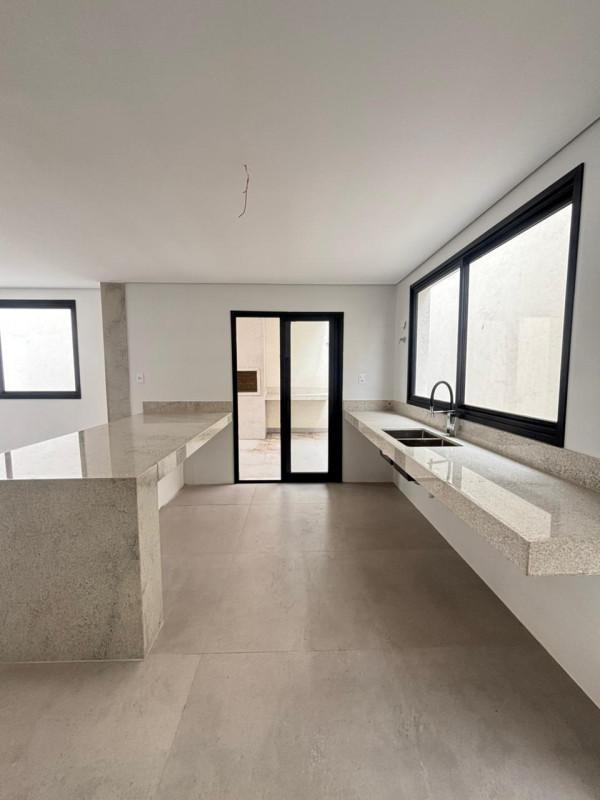 Casa, Planalto, 3 Quartos, 3 Vagas, 2 Suítes