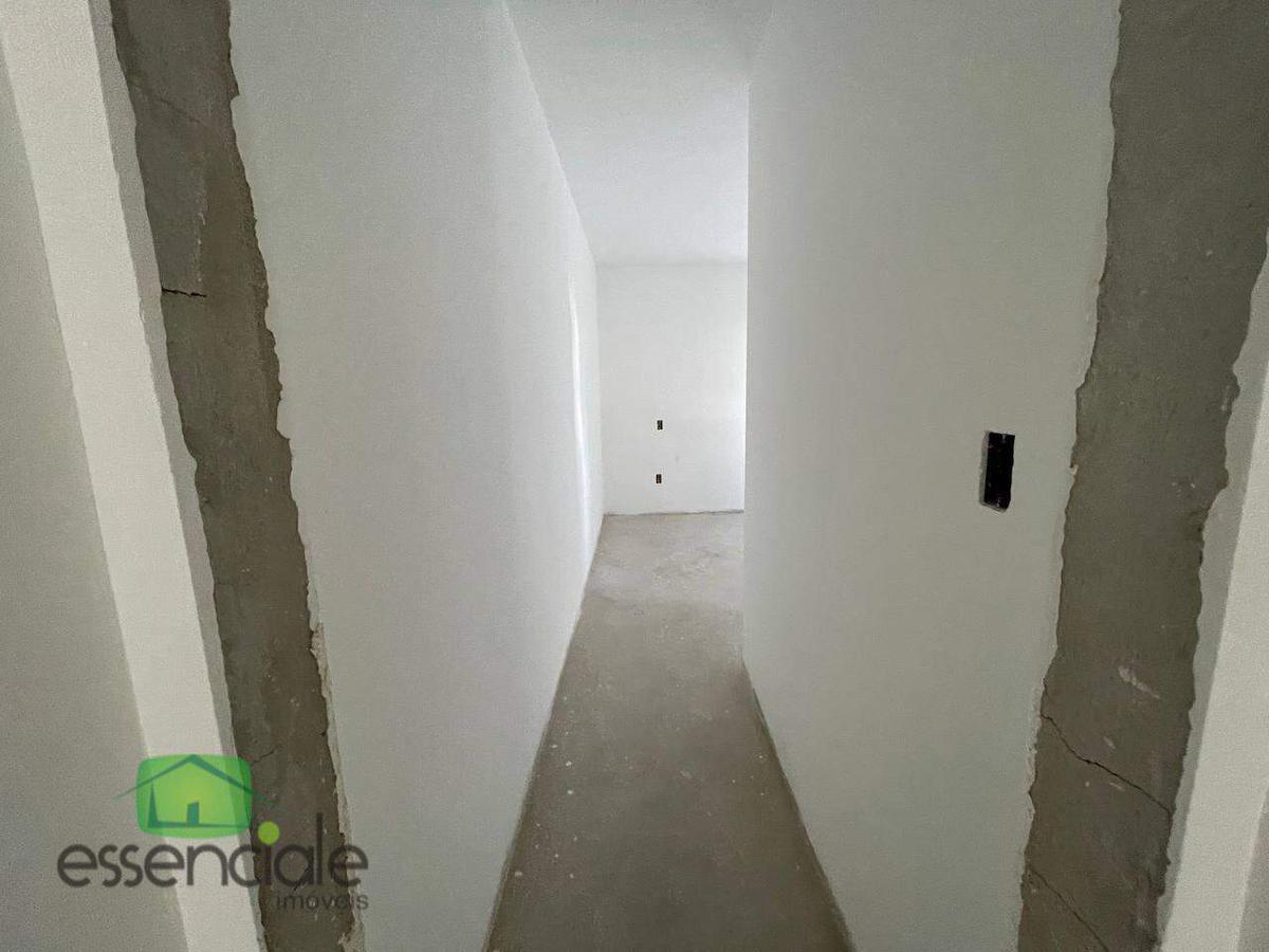 Apartamento, Europa, 2 Quartos, 1 Vaga, 1 Suíte