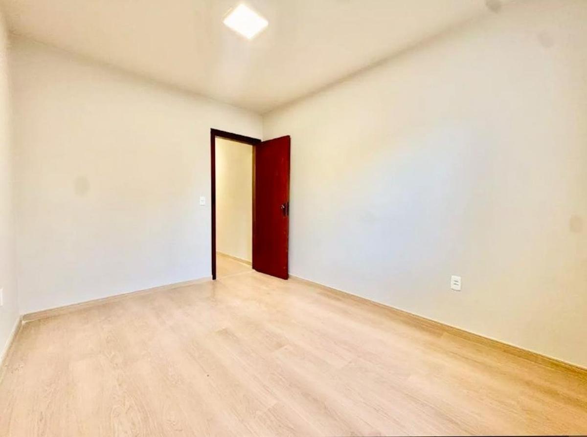 Casa, Castelo, 4 Quartos, 3 Vagas, 1 Suíte