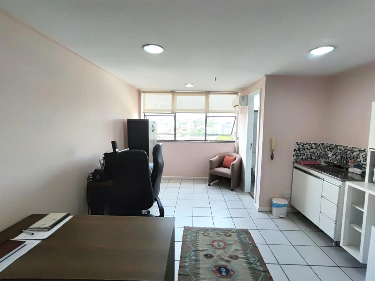 Sala, Barro Preto, 0 Quarto, 2 Vagas