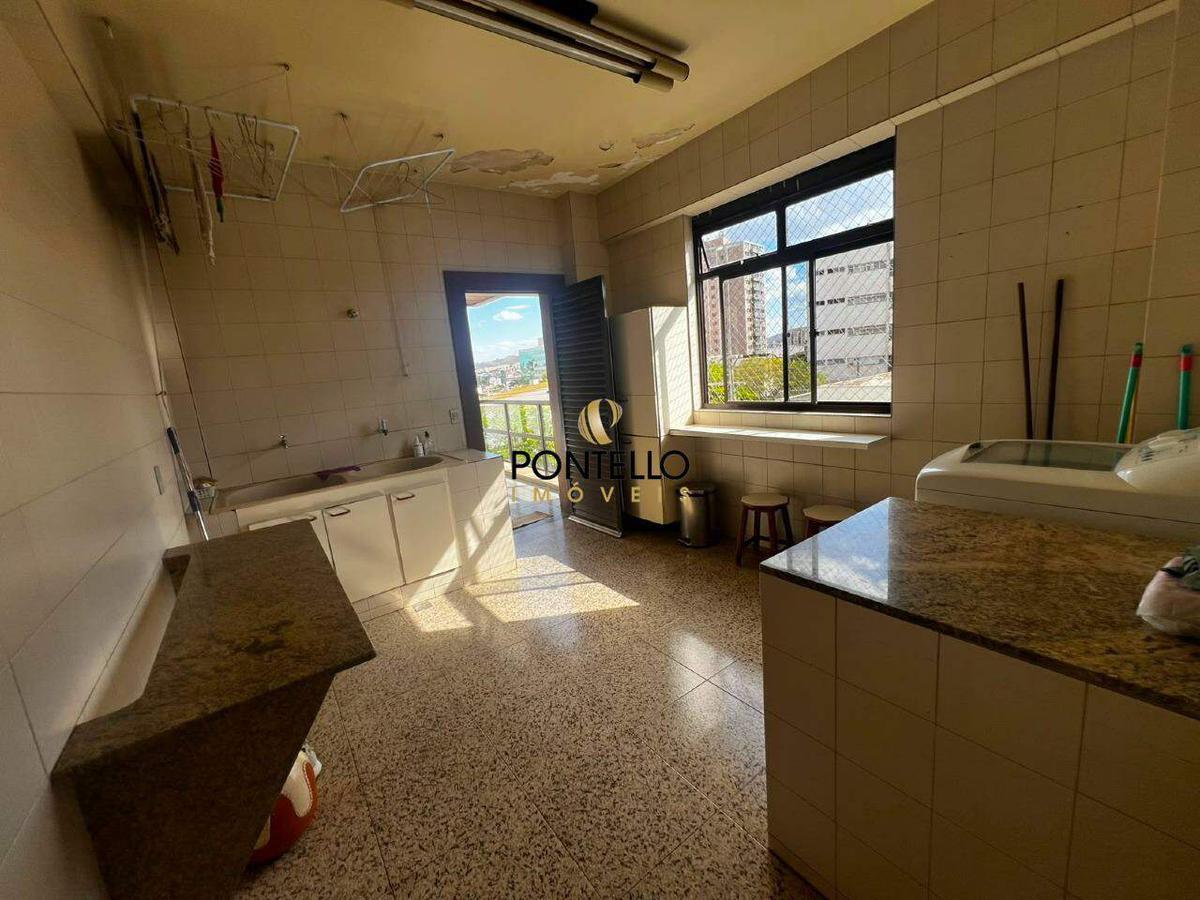 Cobertura, Centro, 4 Quartos, 2 Vagas, 2 Suítes