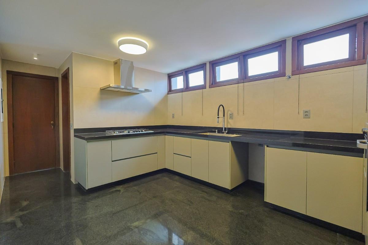 Casa, Belvedere, 4 Quartos, 0 Vaga, 1 Suíte