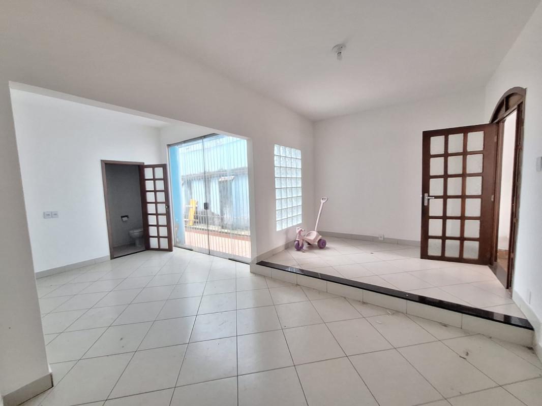 Casa, Santa Cruz, 5 Quartos, 1 Vaga, 1 Suíte