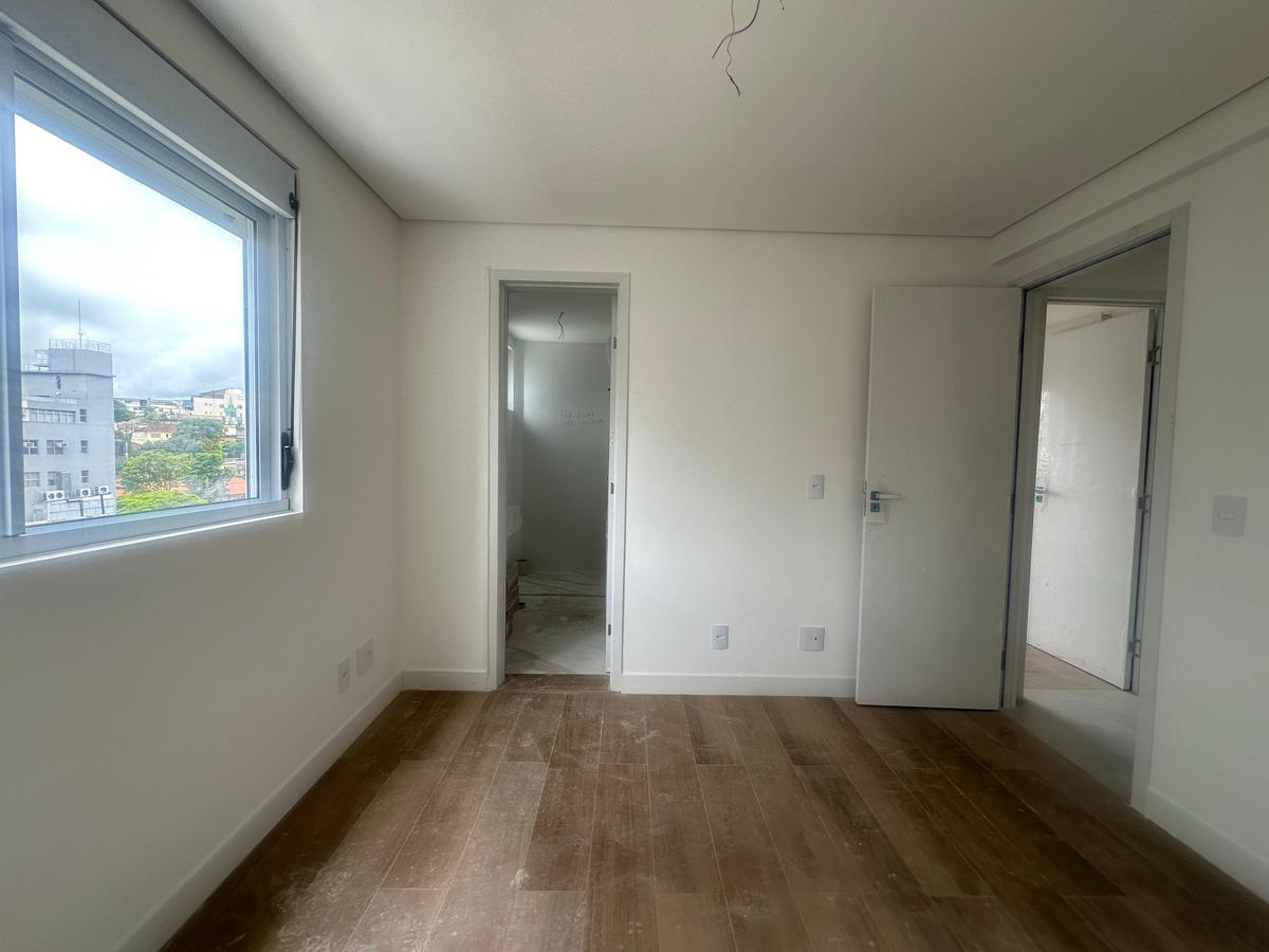 Cobertura, Funcionários, 2 Quartos, 2 Vagas, 2 Suítes