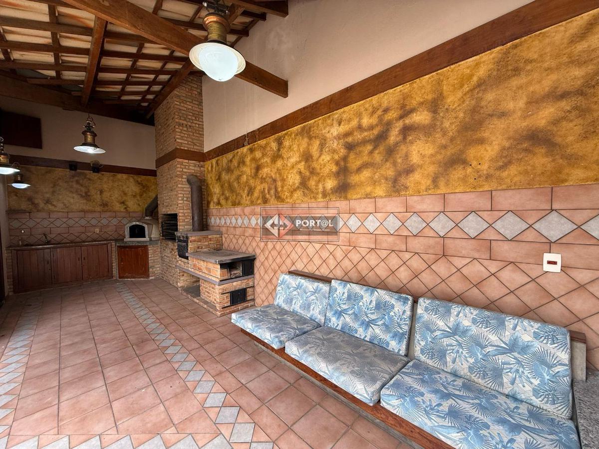 Casa Comercial, Itapoã, 5 Quartos, 4 Vagas, 2 Suítes
