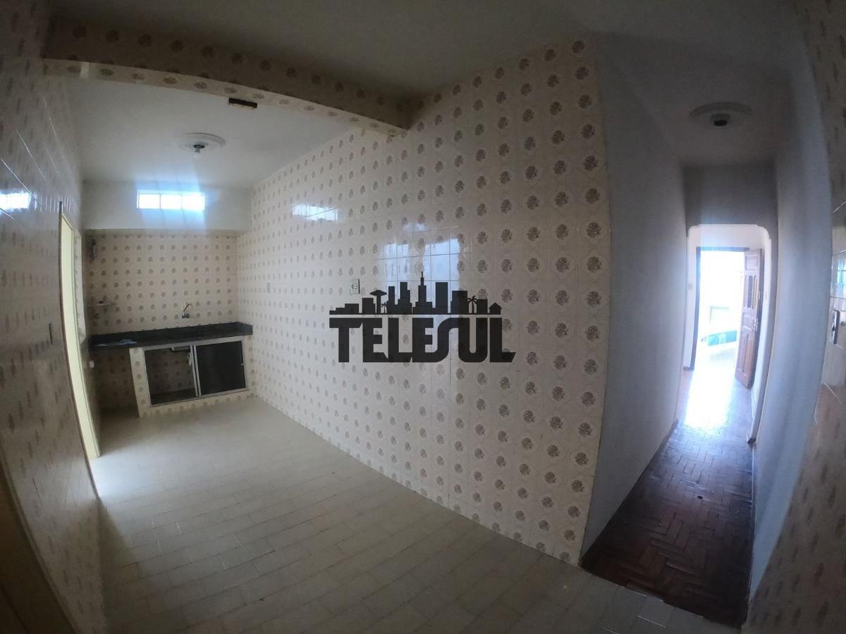 Casa, Centro, 4 Quartos, 0 Vaga