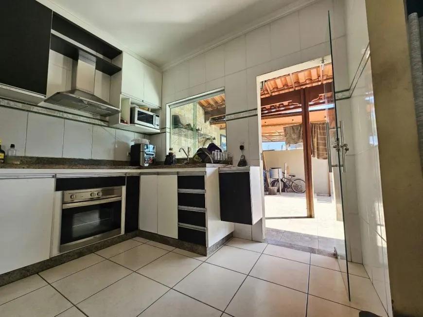 Casa, Santa Branca, 3 Quartos, 2 Vagas, 1 Suíte