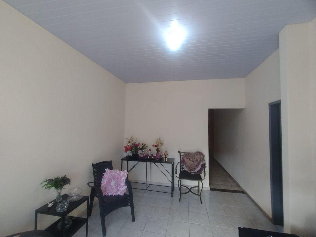 Casa, Centro, 4 Quartos, 2 Vagas, 1 Suíte