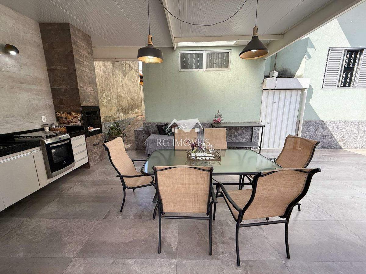 Casa, Tirol (barreiro), 3 Quartos, 2 Vagas, 1 Suíte