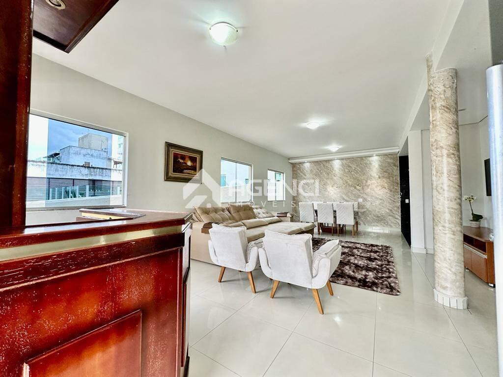 Casa, Cabral, 4 Quartos, 0 Vaga, 1 Suíte