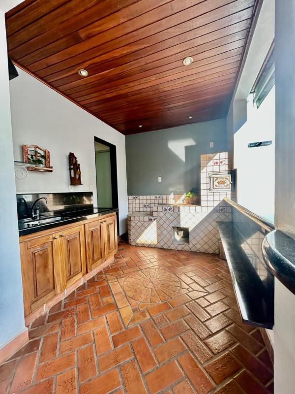 Casa, Castelo, 4 Quartos, 3 Vagas, 1 Suíte