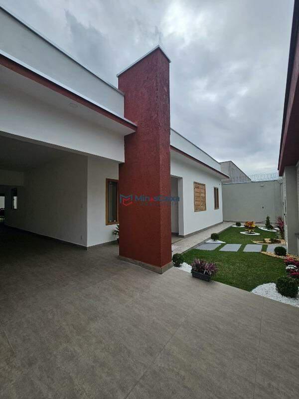 Casa, Quitandinha, 3 Quartos, 2 Vagas, 1 Suíte