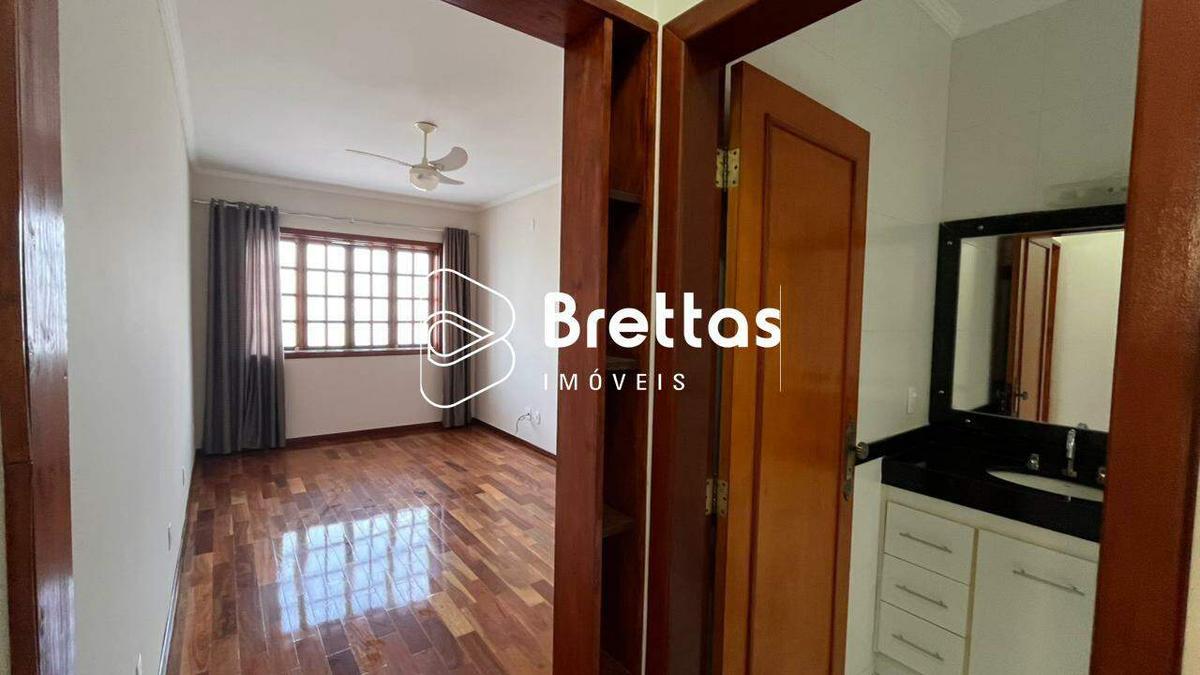 Casa, Centro, 5 Quartos, 2 Vagas, 2 Suítes