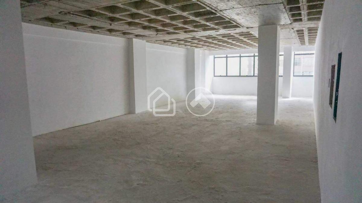 Sala, Centro