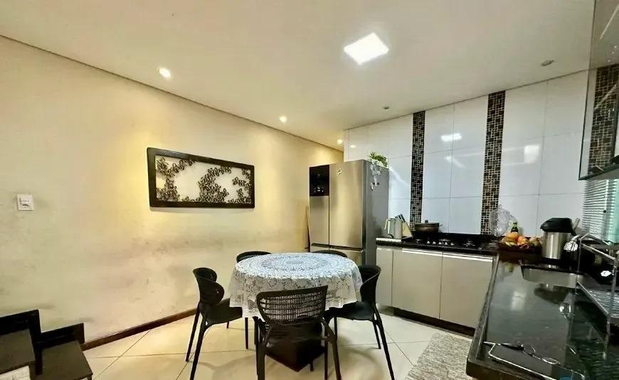 Casa, Céu Azul, 3 Quartos, 2 Vagas, 2 Suítes