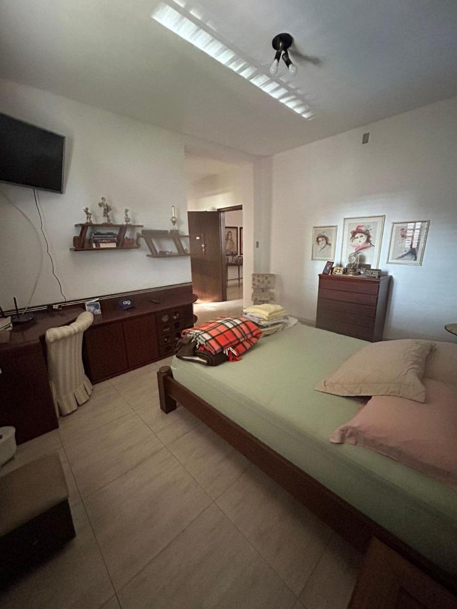 Casa, Centro, 5 Quartos, 0 Vaga, 3 Suítes