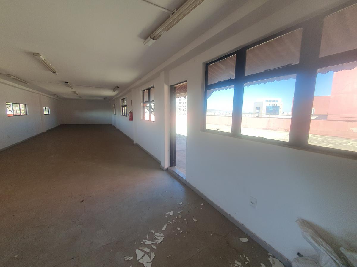 Sala, Estoril, 0 Quarto, 2 Vagas