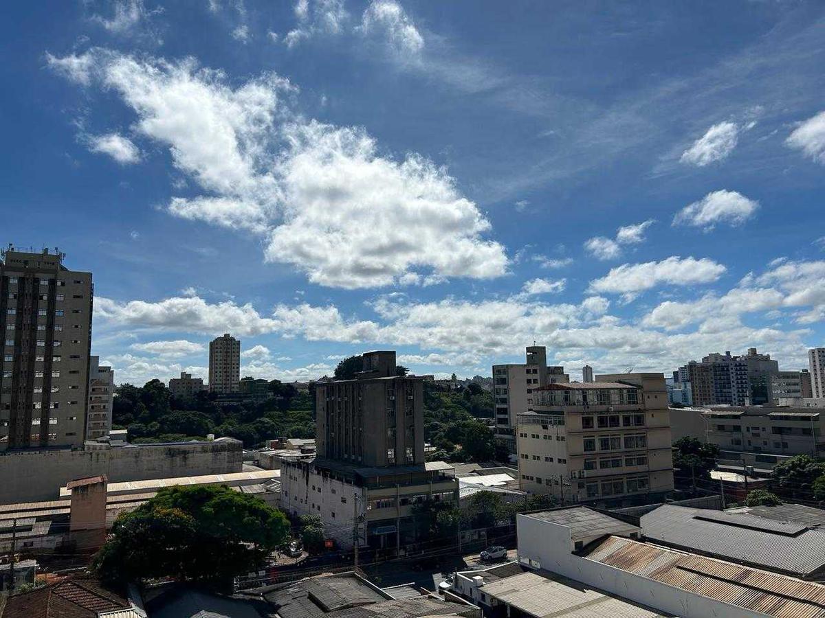 Sala, Barro Preto, 0 Quarto, 2 Vagas