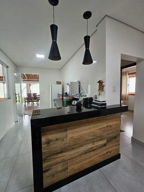 Casa, Quitandinha, 3 Quartos, 2 Vagas, 1 Suíte