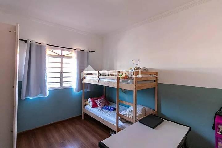 Casa, Camargos, 3 Quartos, 0 Vaga, 1 Suíte