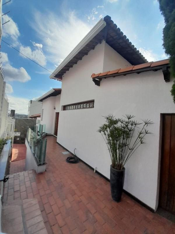 Casa, Camargos, 8 Quartos, 3 Vagas, 4 Suítes