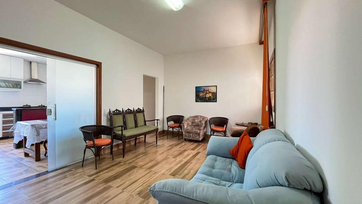 Apartamento, Floresta, 6 Quartos, 0 Vaga, 1 Suíte