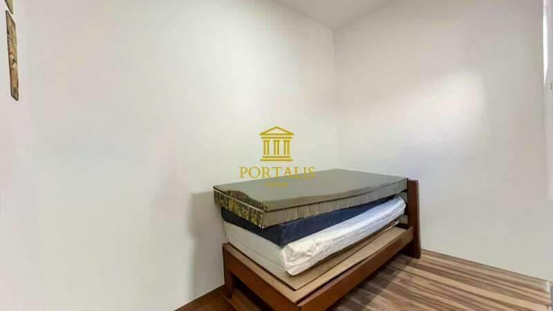 Apartamento, Floresta, 6 Quartos, 0 Vaga, 1 Suíte