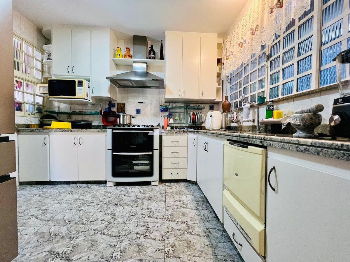 Casa, Itapoã, 4 Quartos, 3 Vagas, 1 Suíte