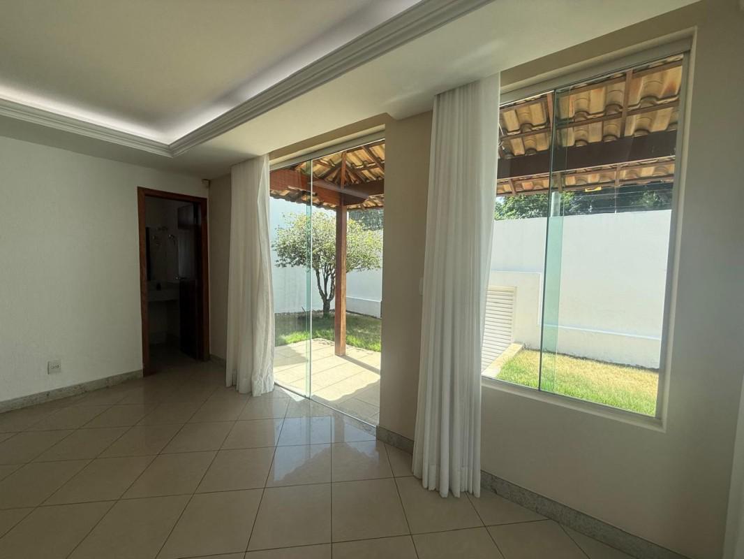 Casa, Castelo, 4 Quartos, 3 Vagas, 1 Suíte