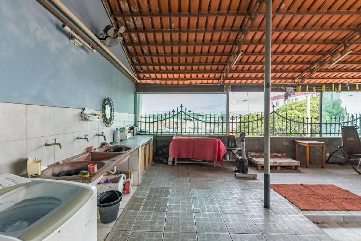 Casa, João Pinheiro, 5 Quartos, 4 Vagas, 1 Suíte