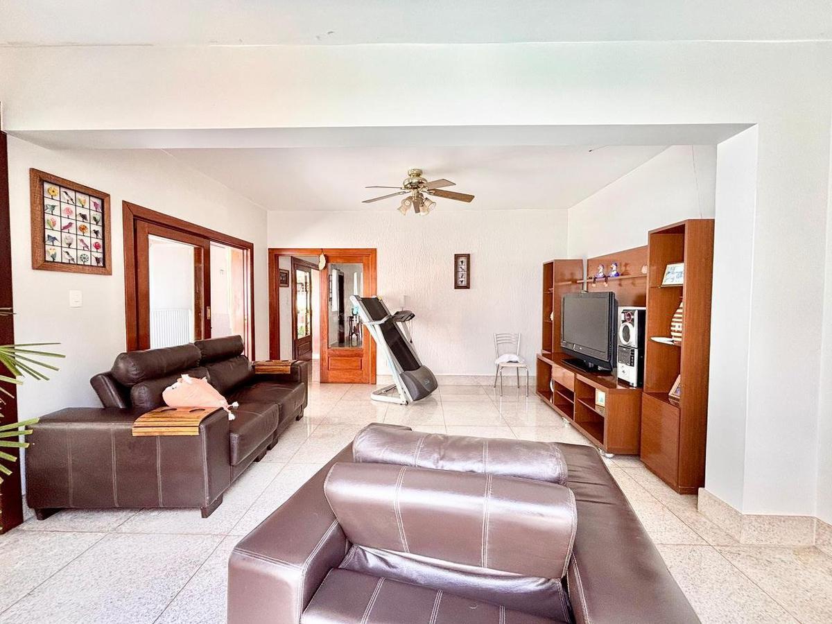 Casa, Castelo, 5 Quartos, 6 Vagas, 2 Suítes