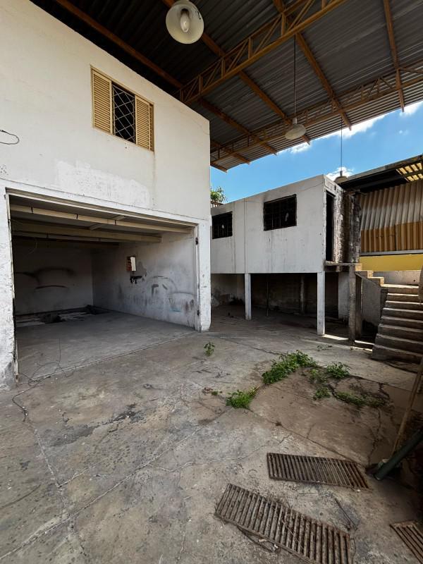 Galpão, Nova Floresta, 0 Quarto, 15 Vagas