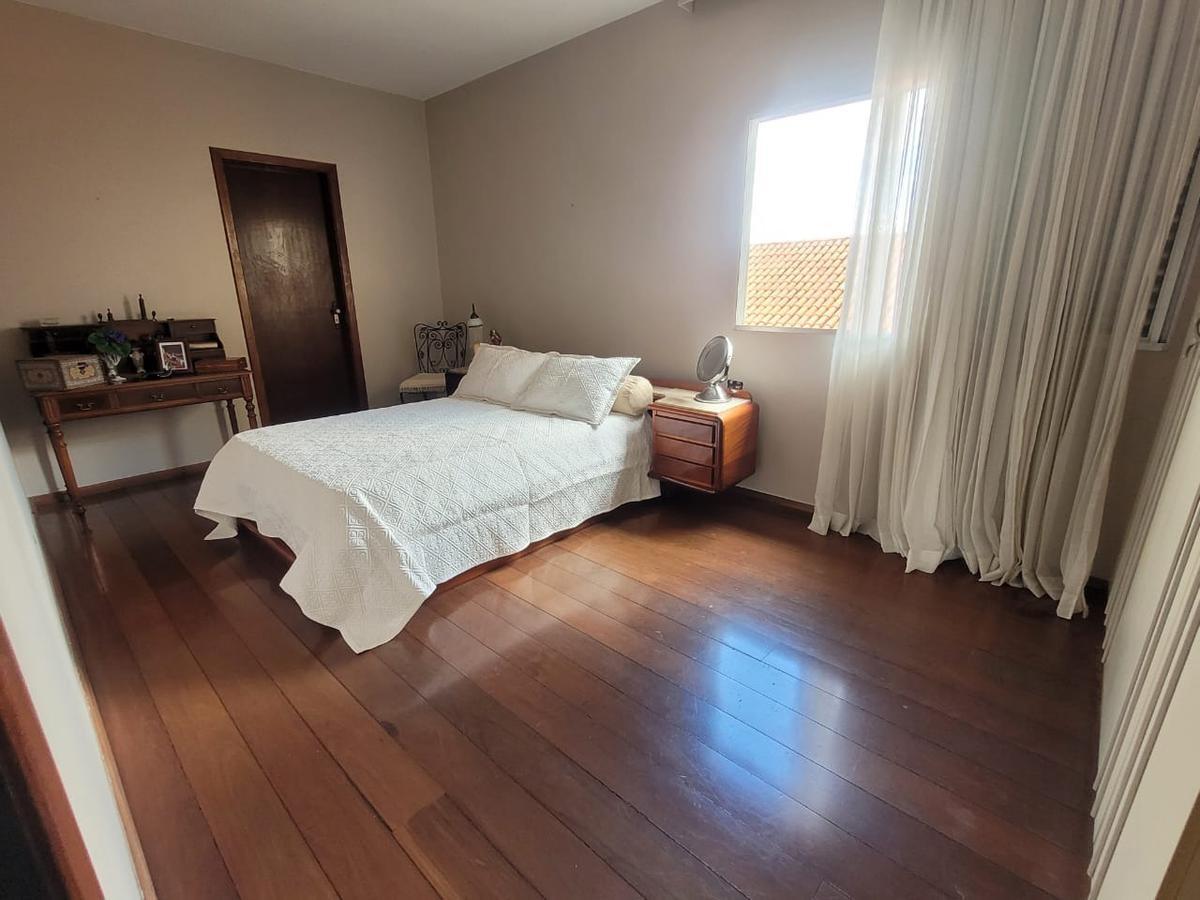 Casa, Caiçaras, 5 Quartos, 7 Vagas, 1 Suíte