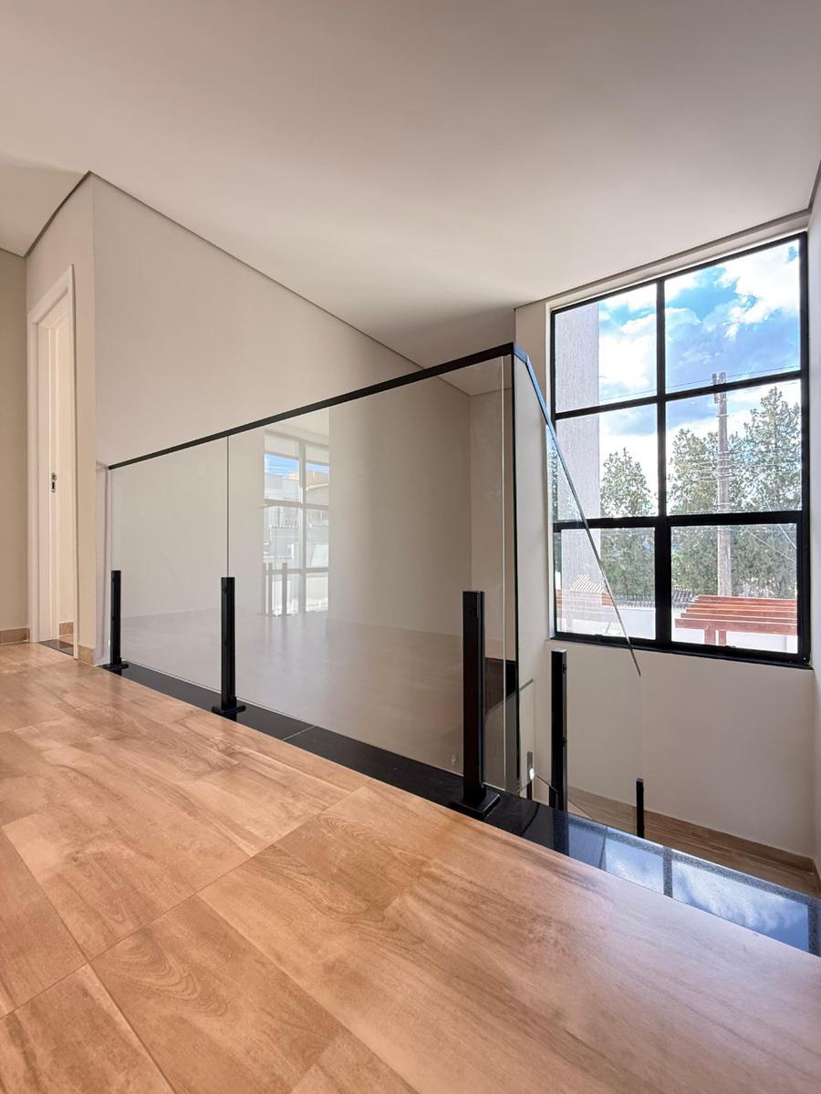 Casa, Trevo, 3 Quartos, 4 Vagas, 1 Suíte