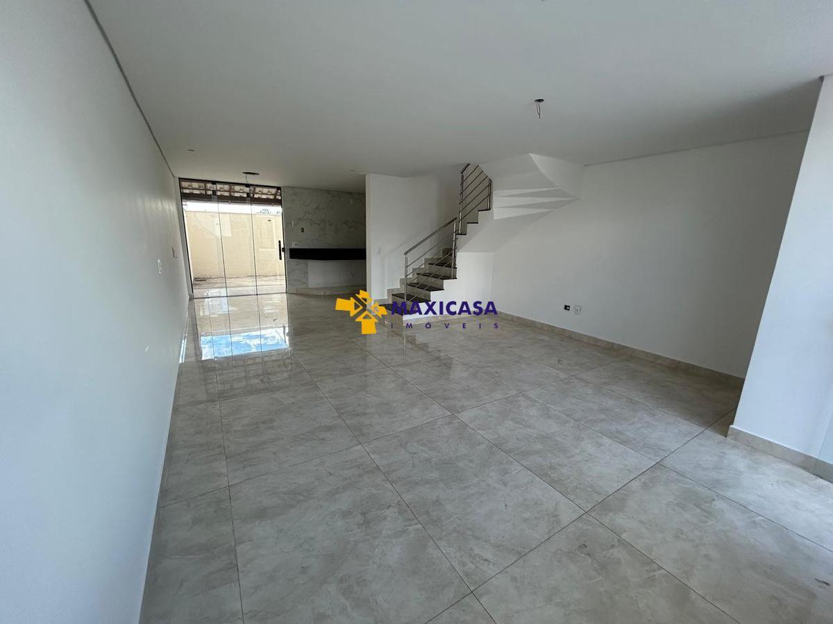 Casa, Santa Branca, 3 Quartos, 2 Vagas, 1 Suíte
