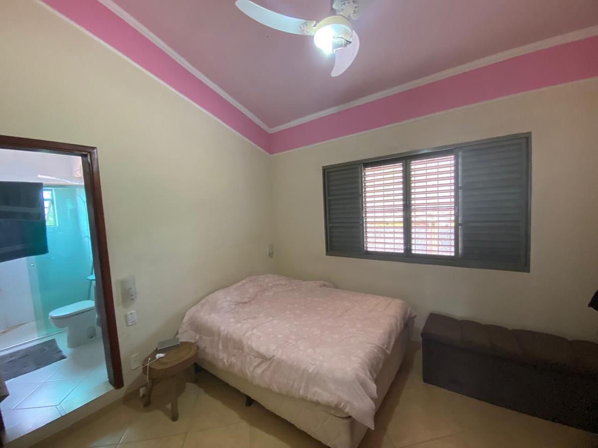 Casa, Jardim Ribeiro, 3 Quartos, 5 Vagas, 2 Suítes