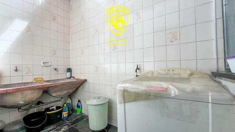 Casa, Santa Terezinha, 4 Quartos, 5 Vagas, 1 Suíte