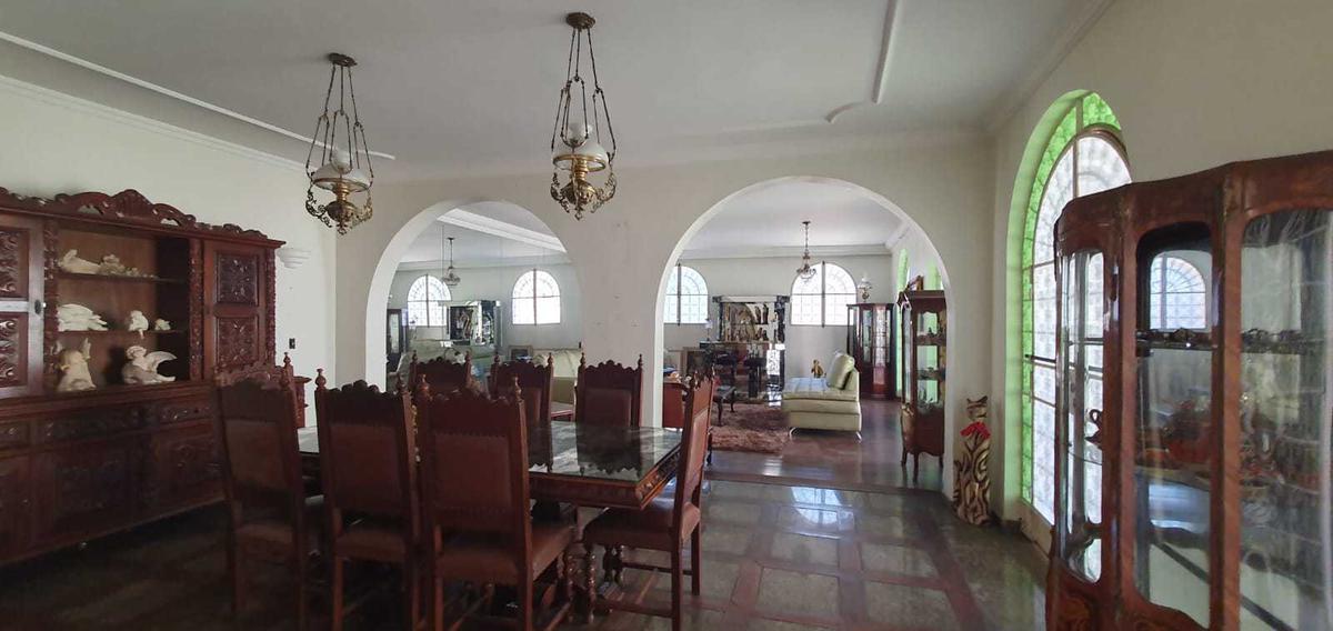 Casa Comercial, São Francisco, 4 Quartos, 6 Vagas, 1 Suíte
