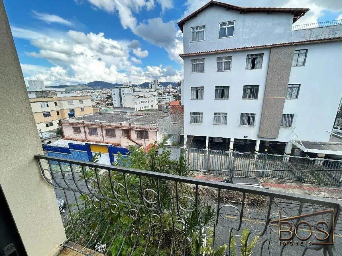 Apartamento, Sagrada Família, 2 Quartos, 0 Vaga