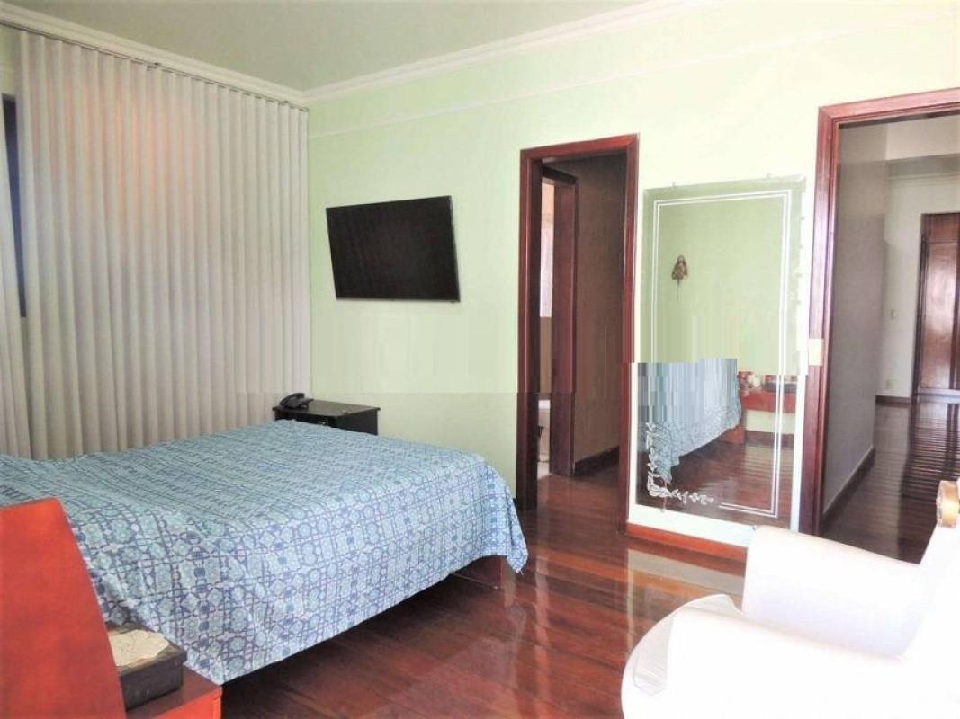 Casa, Fernão Dias, 4 Quartos, 5 Vagas, 2 Suítes