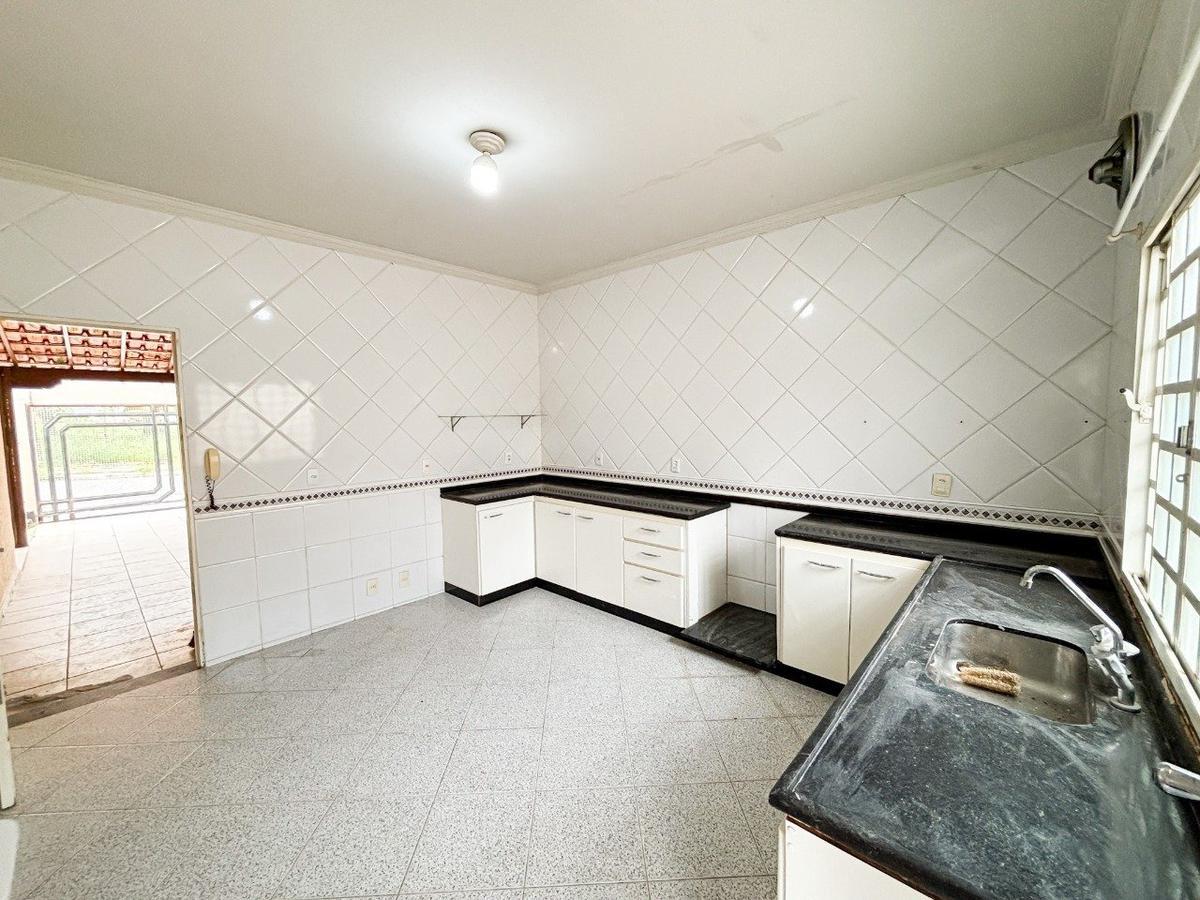 Casa, Três Barras, 5 Quartos, 3 Vagas, 1 Suíte