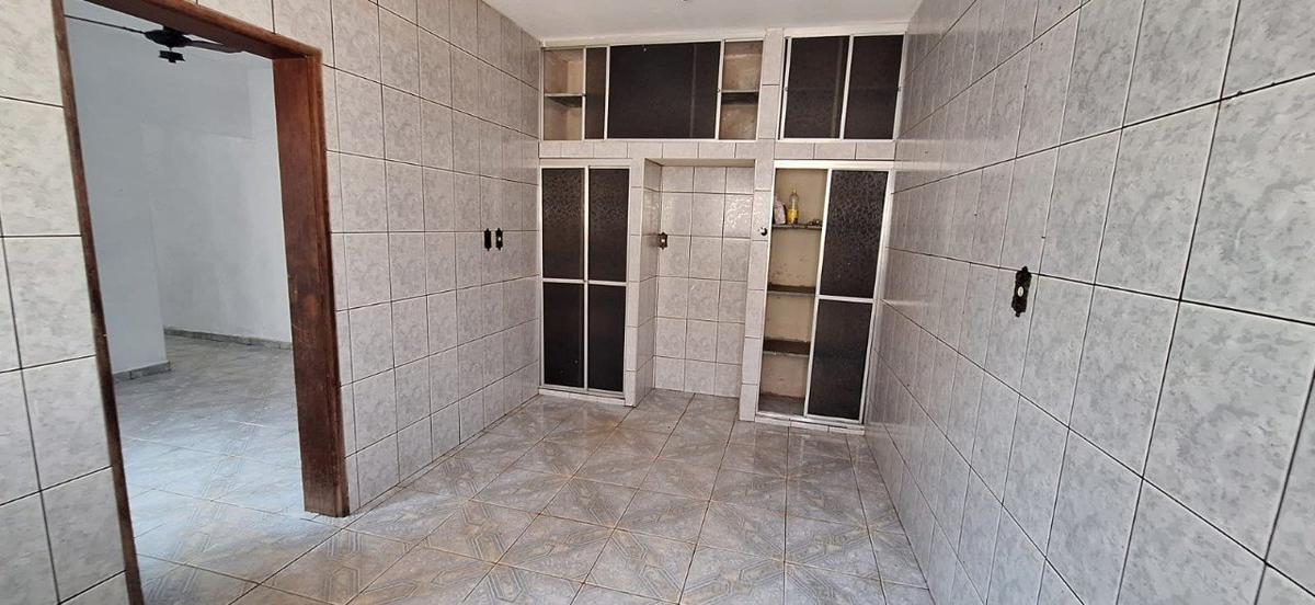 Casa, Centro, 5 Quartos, 0 Vaga, 1 Suíte