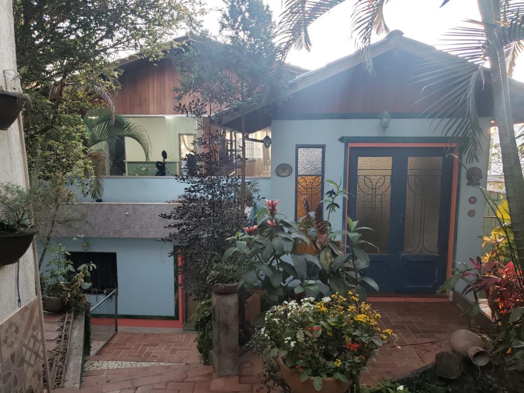 Casa, Barreiro, 5 Quartos, 2 Vagas, 1 Suíte