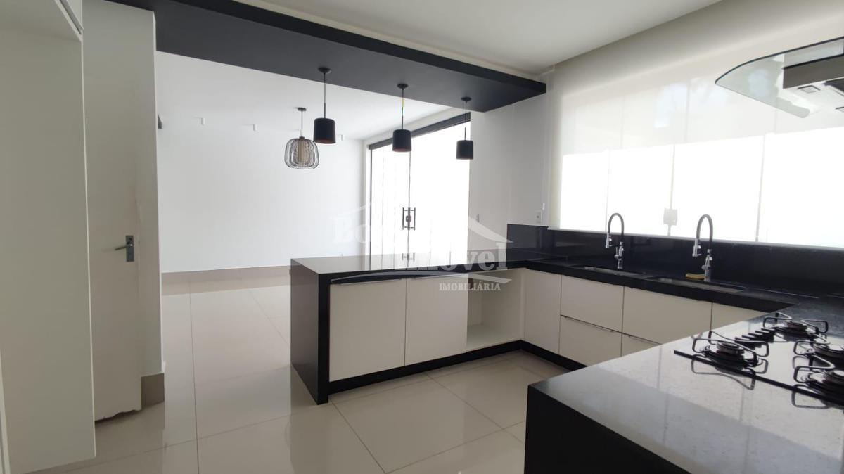 Casa, Centro, 3 Quartos, 4 Vagas, 3 Suítes