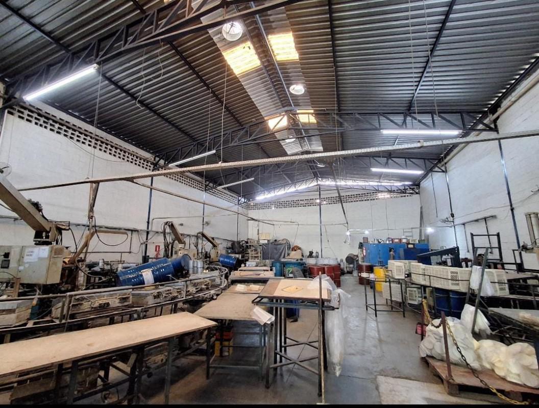 Galpão, Santa Terezinha, 0 Quarto, 0 Vaga